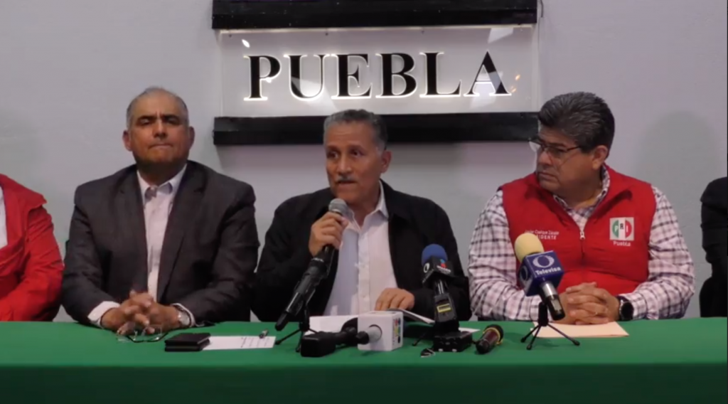 El Secretario General del CEN del PRI, Arturo Zamora Jiménez, presentó a Gilberto Gutiérrez Sánchez como Delegado General del Comité Ejecutivo Nacional en Puebla