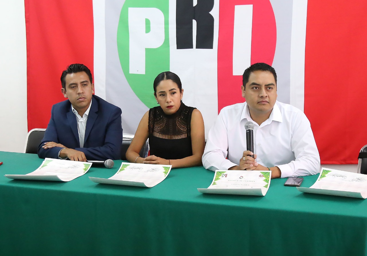DEBEMOS CERRAR EL PASO A LA IMPROVISACIÓN POLÍTICA