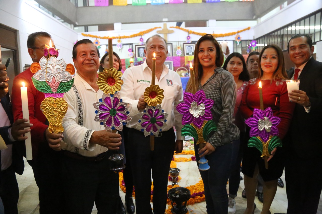 REFUERZA PRI TRADICIONES FESTEJANDO A SUS MUERTOS