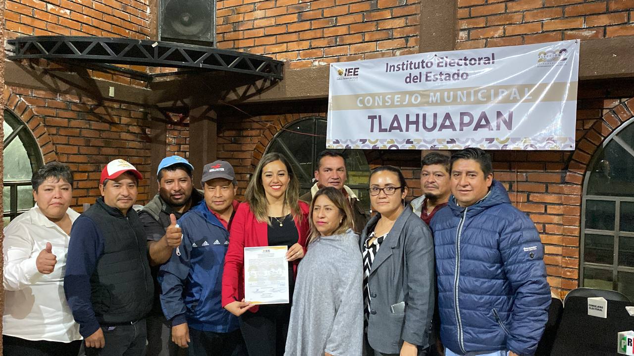 IEE ENTREGA CONSTANCIA DE MAYORIA A LOS PRESIDENTES ELECTOS DEL PRI EN TLAHUAPAN Y TEOTLALCO