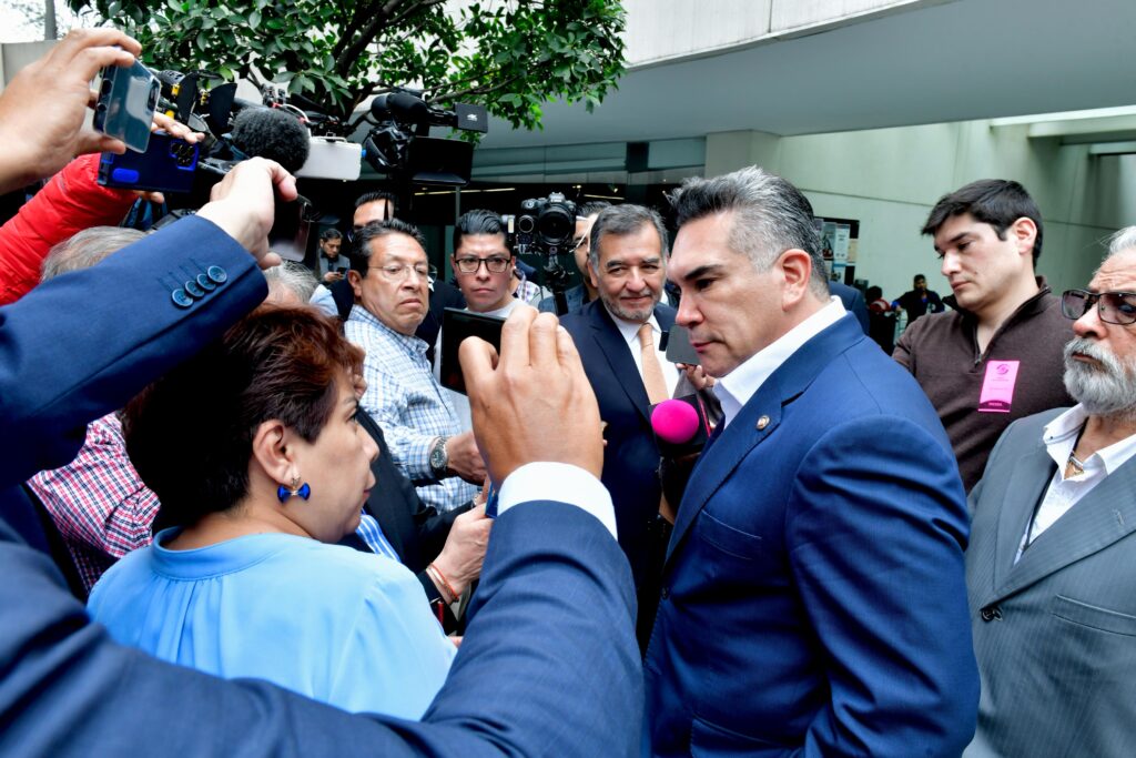 ASEGURA ALEJANDRO MORENO QUE SU TRABAJO, COMO OPOSITOR FIRME Y CLARO, HA SIDO APEGADO A LA LEY