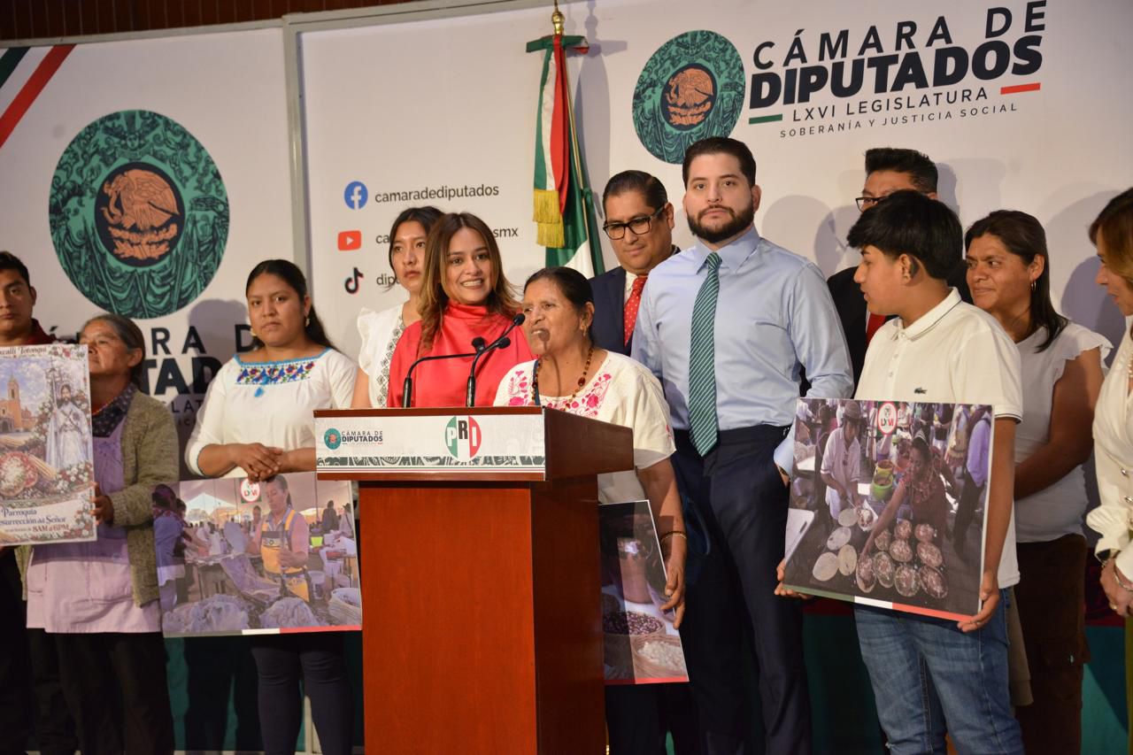 MAYORDOMÍA Y COMITÉ ORGANIZADOR DEL FESTIVAL DE LA MEMELA DIFUNDEN, DESDE LA CÁMARA DE DIPUTADOS, EL FESTIVAL NÚMERO 16 DE LA GORDITA EN LA RESURRECCIÓN, PUEBLA, INVITADOS POR LA DIPUTADA FEDERAL XITLALIC CEJA