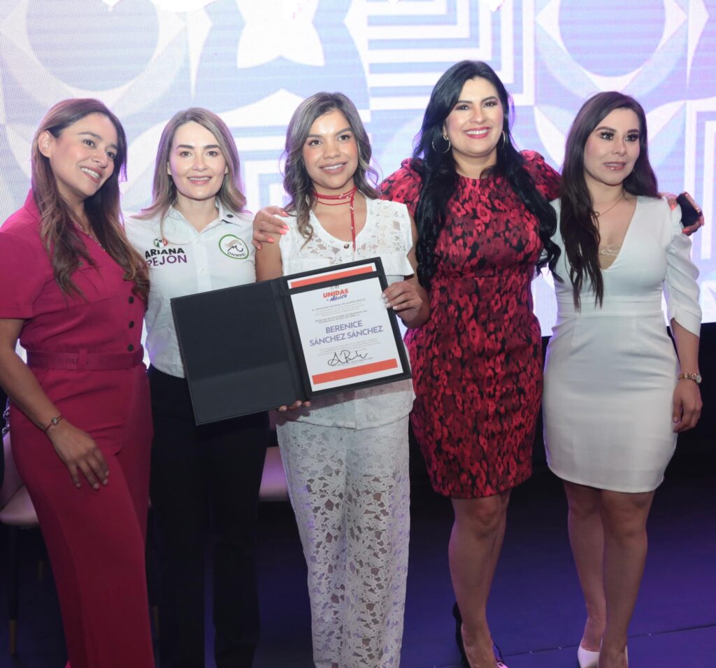 TOMA PROTESTA LA PRESIDENTA NACIONAL DEL ONMPRI, ARIANA REJÓN LARA, A LA DIRIGENTE ESTATAL DEL ORGANISMO POLÍTICO, BERENICE SÁNCHEZ SÁNCHEZ